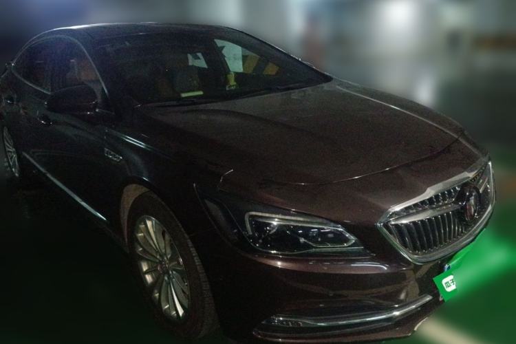 Used Buick LaCrosse 2016 28T Luxury Version Front Right 45 Deg
