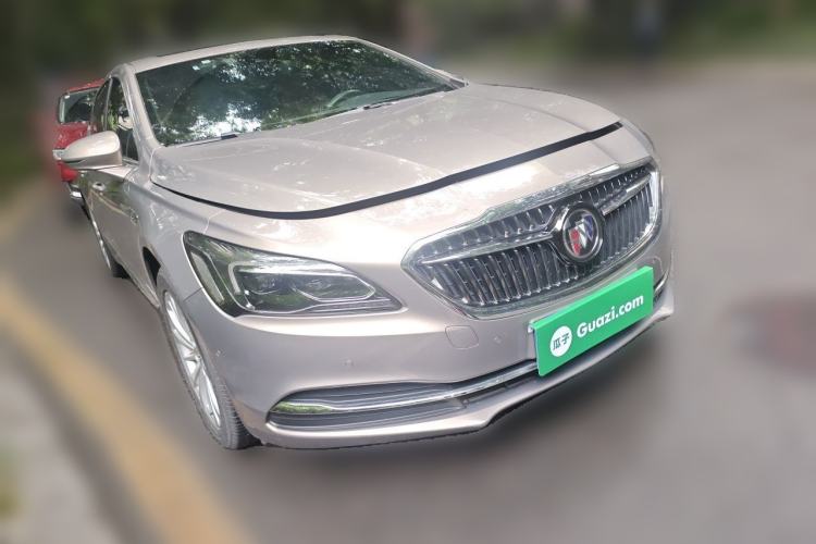 Used Buick LaCrosse 2016 28T Luxury Version Front Right 45 Deg
