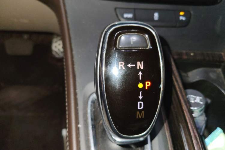 Used Buick LaCrosse 2016 Revised 20T Leading Edition Gear Lever