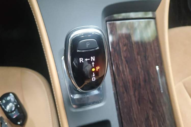 Used Buick LaCrosse 2016 28T Luxury Version Gear Lever