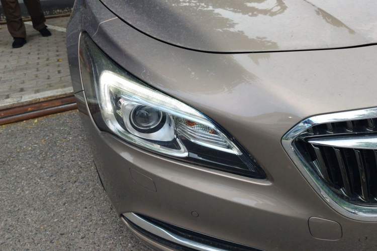 Used Buick LaCrosse 2016 Revised Version 28T Elite Edition Right Front Headlight