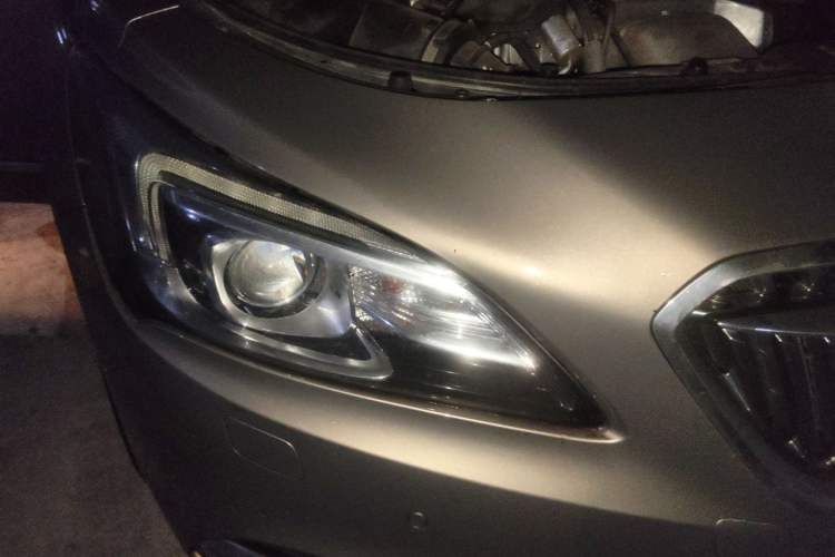 Used Buick LaCrosse 2016 28T Premium Edition Right Front Headlight