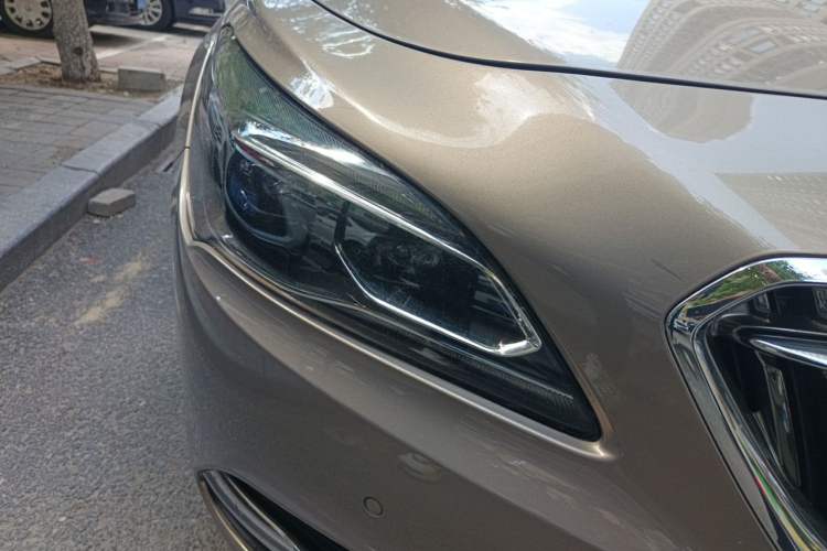 Used Buick LaCrosse 2016 28T Flagship Model Right Front Headlight