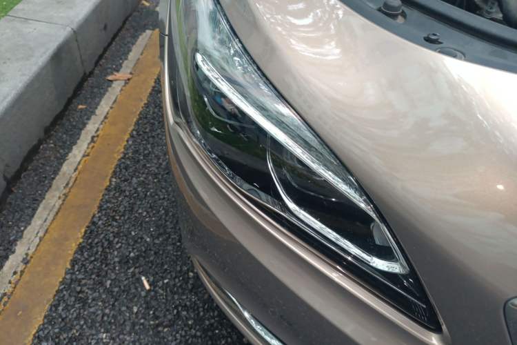 Used Buick LaCrosse 2016 30H Luxury Version Right Front Headlight
