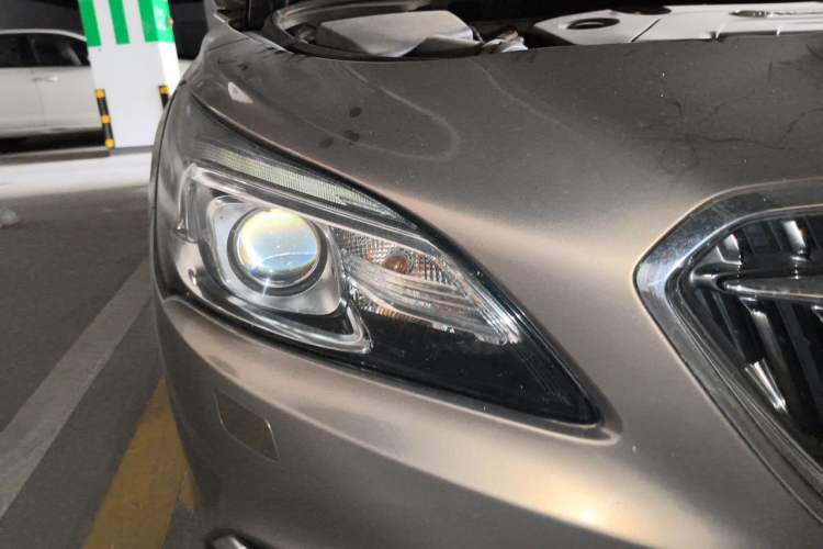 Used Buick LaCrosse 2016 20T Elite Edition Right Front Headlight