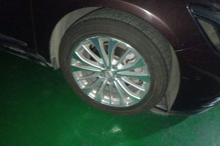 Used Buick LaCrosse 2016 28T Luxury Version Right Front Wheel Hub