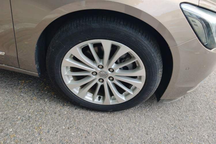 Used Buick LaCrosse 2016 Revised Version 28T Elite Edition Right Front Wheel Hub