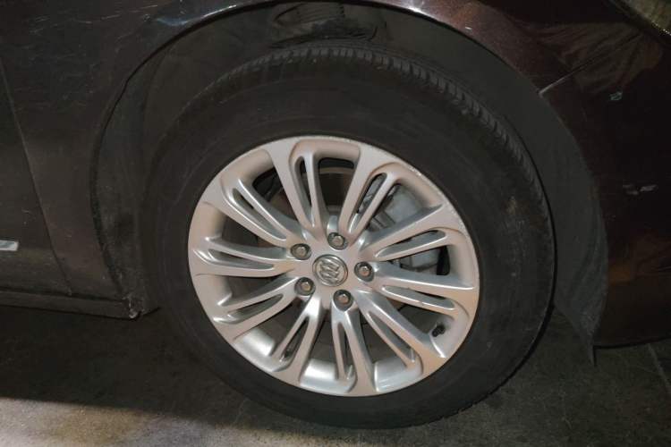 Used Buick LaCrosse 2016 Revised 20T Leading Edition Right Front Wheel Hub