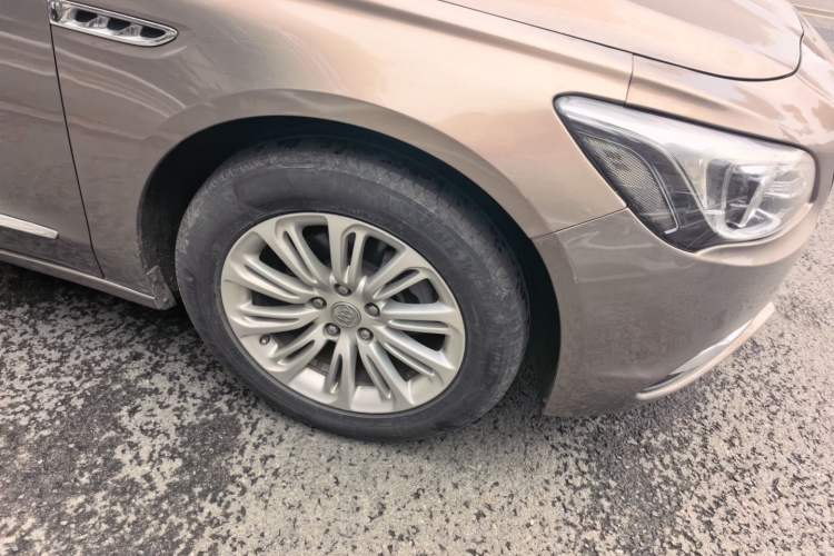 Used Buick LaCrosse 2016 20T Leading Model Right Front Wheel Hub