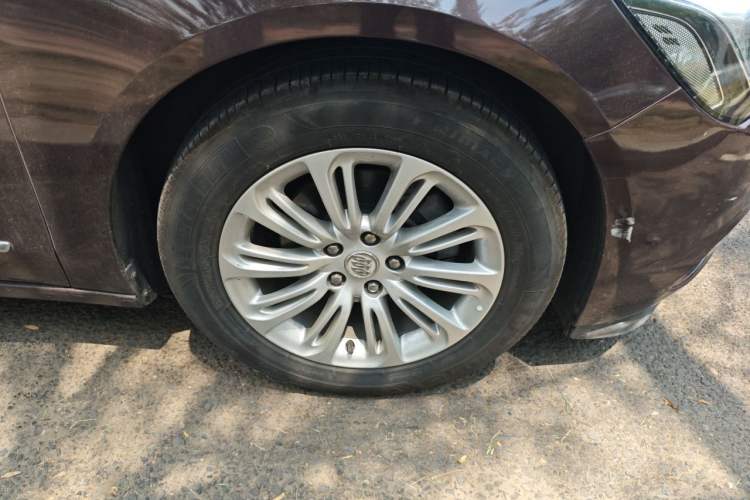 Used Buick LaCrosse 2016 20T Elite Edition Right Front Wheel Hub