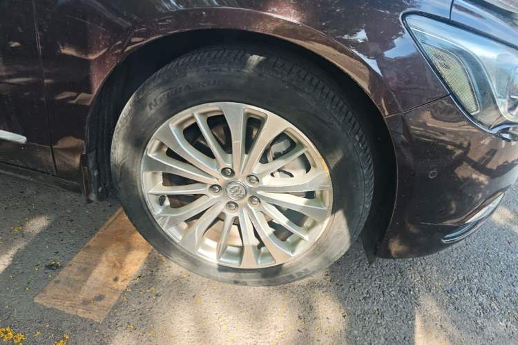 Used Buick LaCrosse 2016 Revised Version 28T Elite Edition Right Front Wheel Hub