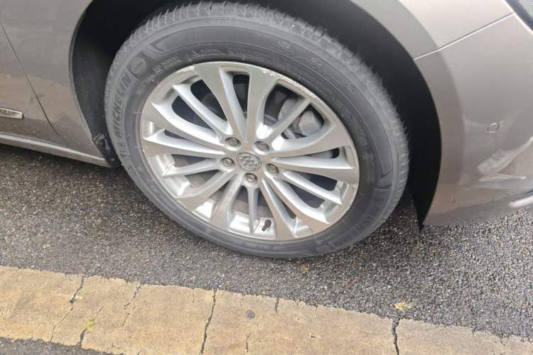 Used Buick LaCrosse 2016 28T Luxury Version Right Front Wheel Hub