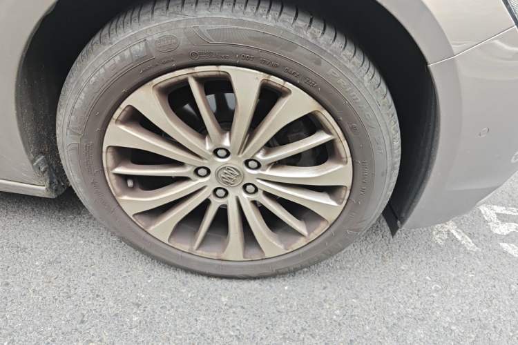 Used Buick LaCrosse 2016 Revised Version 28T Elite Edition Right Front Wheel Hub