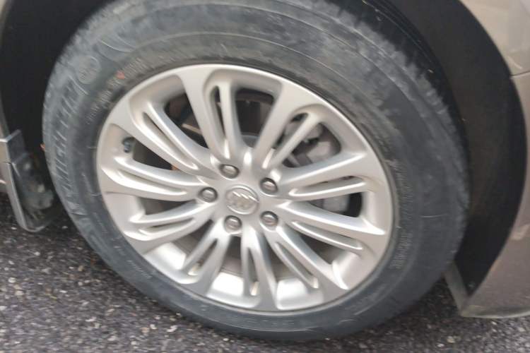 Used Buick LaCrosse 2016 30H Luxury Version Right Front Wheel Hub