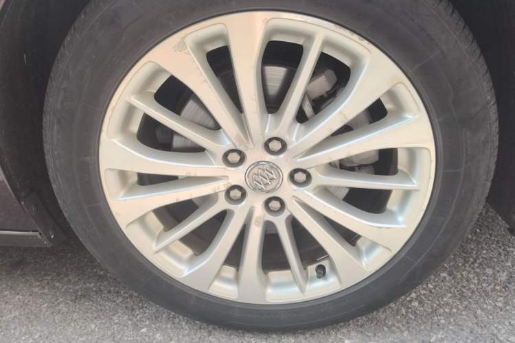 Used Buick LaCrosse 2016 28T Luxury Version Right Front Wheel Hub