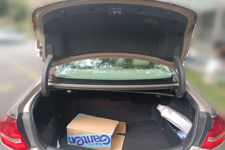 Used Buick LaCrosse 2016 30H Luxury Version Trunk
