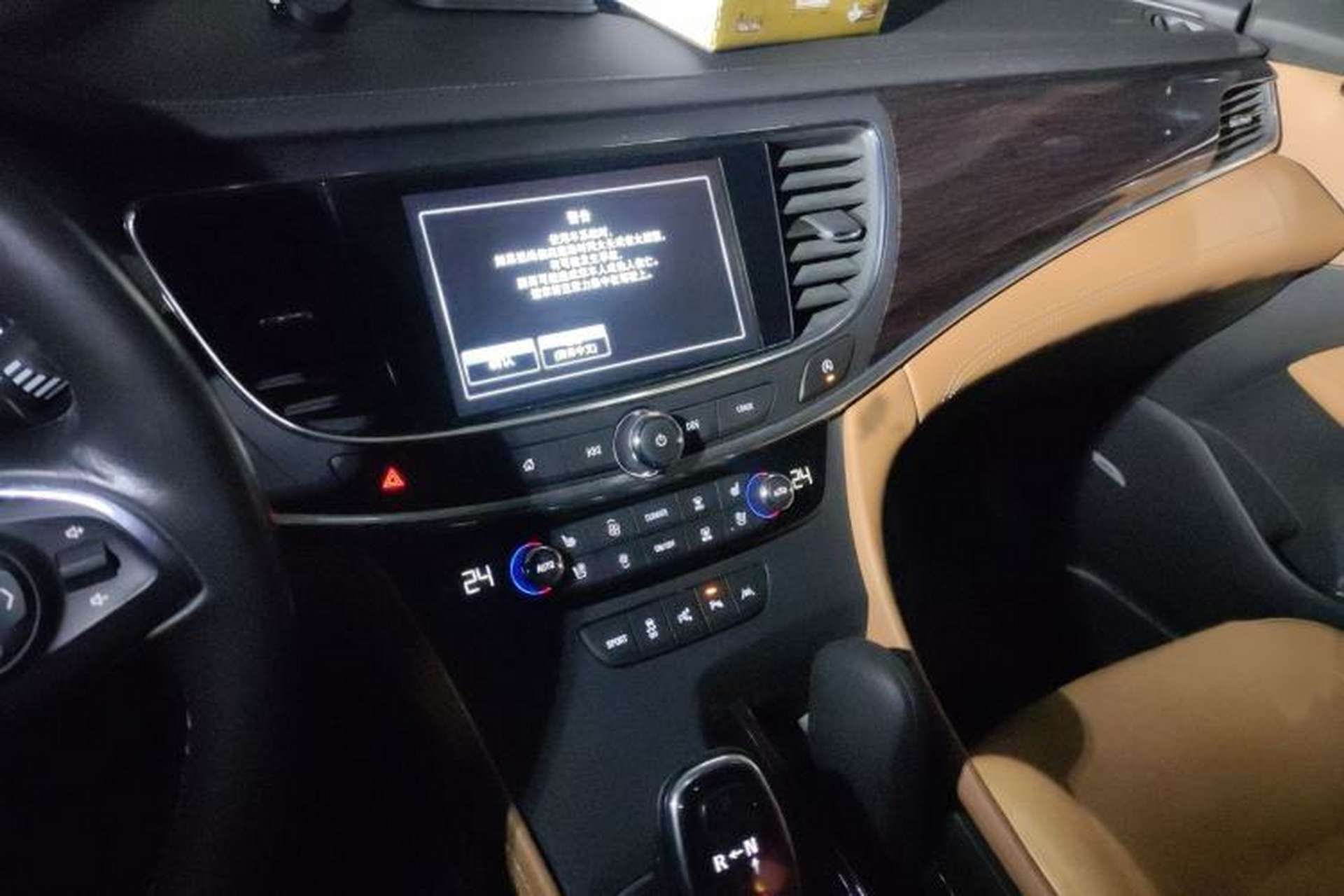 Used Buick LaCrosse 2016 28T Luxury Version Audio And AC Panel