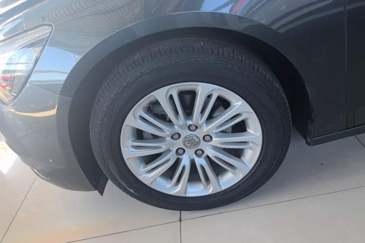 Used Buick LaCrosse 2016 20T Luxury Model Left Front Wheel Hub