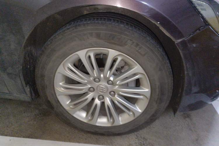 Used Buick LaCrosse 2016 20T Elite Edition Right Front Wheel Hub