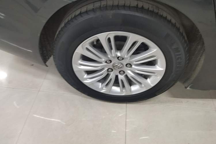 Used Buick LaCrosse 2016 20T Elite Edition Right Rear Wheel Hub