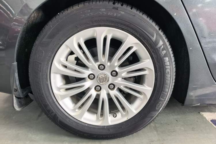 Used Buick LaCrosse 2016 20T Elite Edition Right Rear Wheel Hub