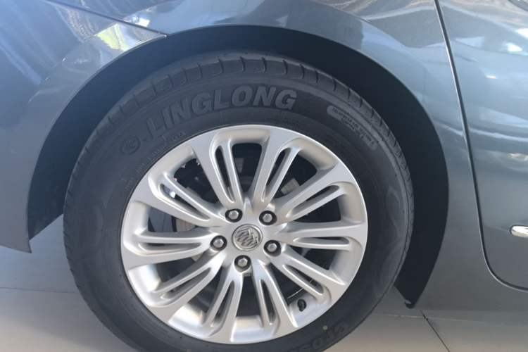 Used Buick LaCrosse 2016 20T Luxury Model Right Rear Wheel Hub