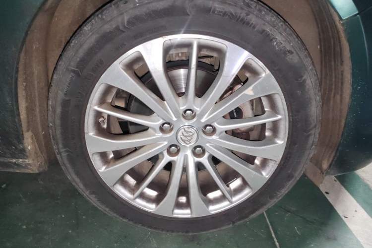 Used Buick LaCrosse 2016 Revised Version 28T Elite Edition Right Front Wheel Hub