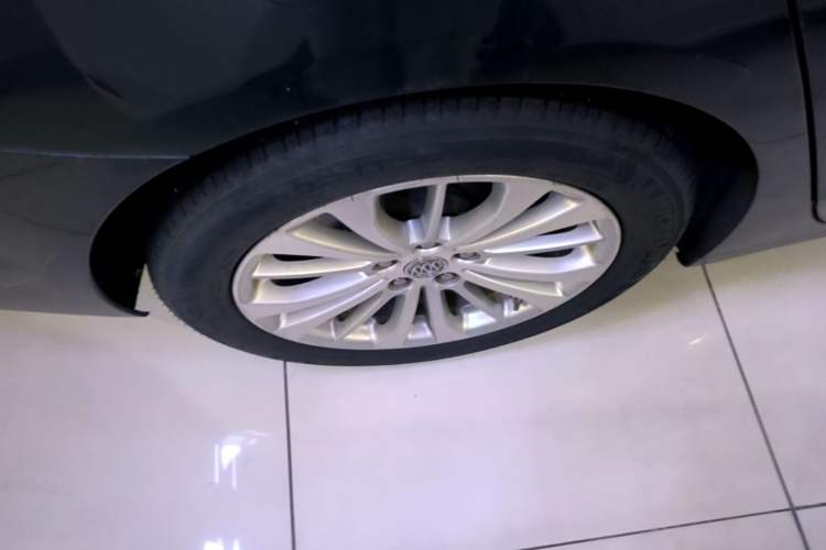 Used Buick LaCrosse 2016 Revised Version 28T Elite Edition Right Rear Wheel Hub