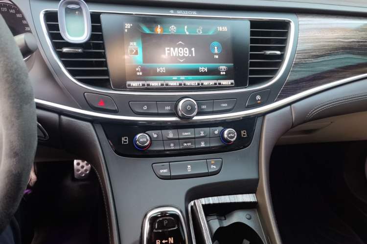 Used Buick LaCrosse 2016 20T Leading Model Audio And AC Panel
