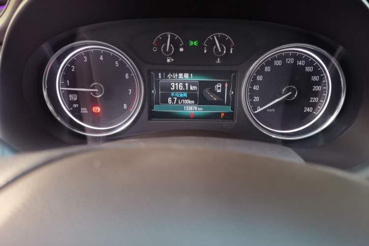 Used Buick LaCrosse 2016 20T Leading Model Odometer Close Up