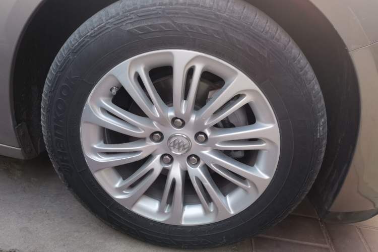 Used Buick LaCrosse 2016 20T Leading Model Right Front Wheel Hub