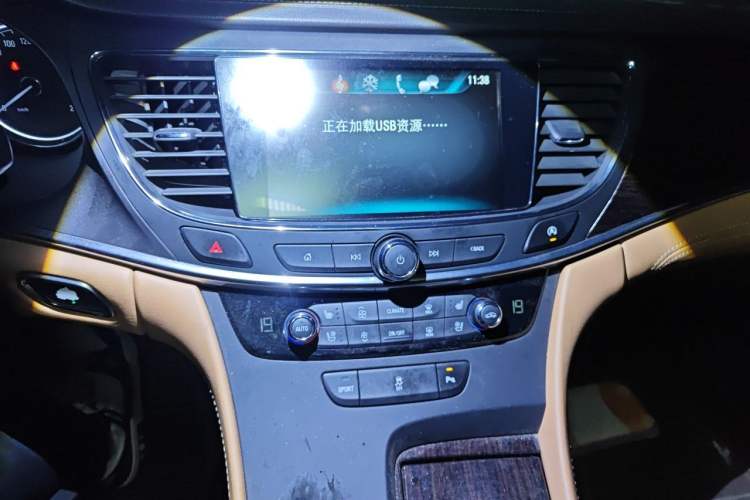 Used Buick LaCrosse 2016 20T Elite Edition Audio And AC Panel