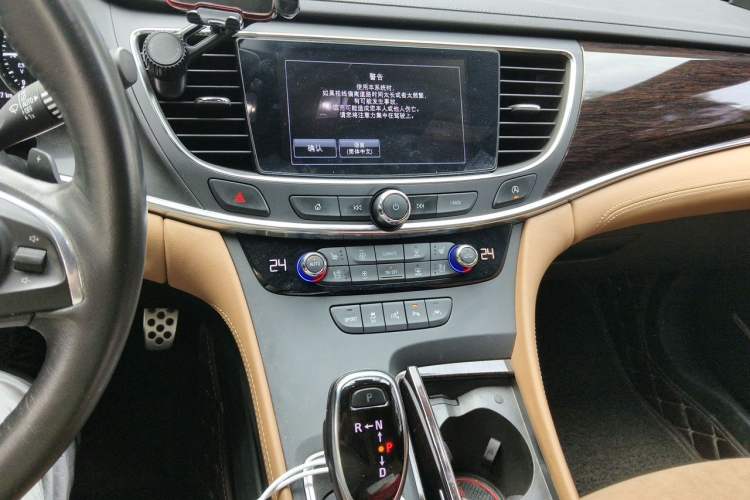 Used Buick LaCrosse 2016 28T Luxury Version Audio And AC Panel