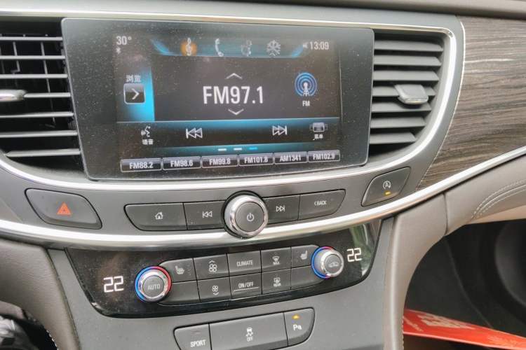 Used Buick LaCrosse 2016 20T Leading Model Audio And AC Panel