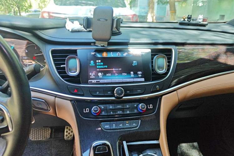 Used Buick LaCrosse 2016 28T Luxury Version Audio And AC Panel
