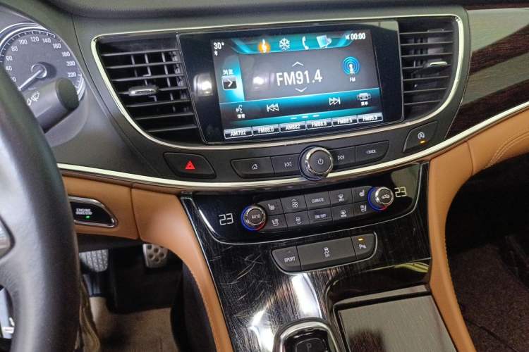 Used Buick LaCrosse 2016 20T Elite Edition Audio And AC Panel