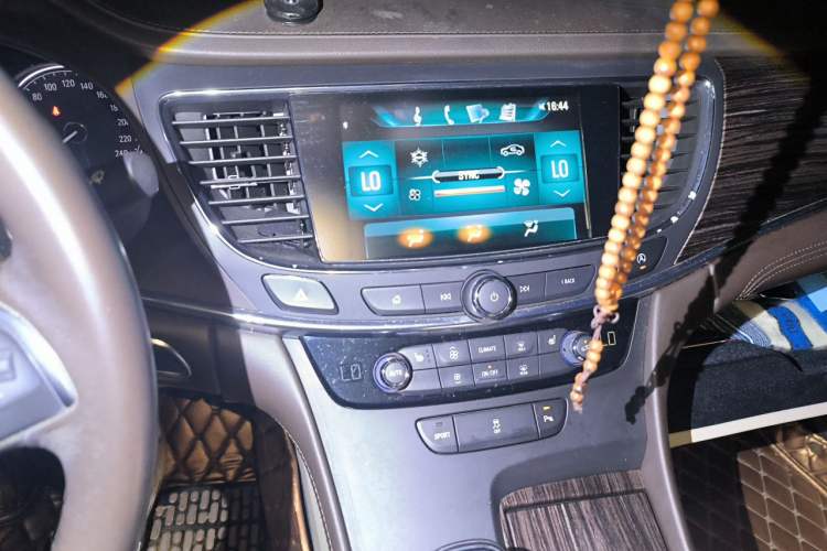 Used Buick LaCrosse 2016 20T Leading Model Audio And AC Panel