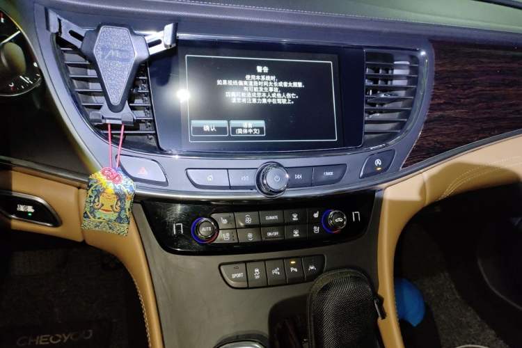 Used Buick LaCrosse 2016 28T Luxury Version Audio And AC Panel
