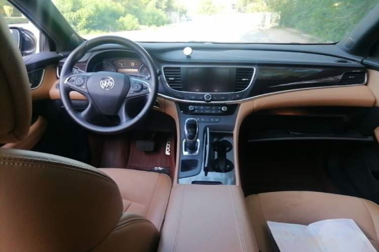 Used Buick LaCrosse 2016 28T Premium Edition Center Console