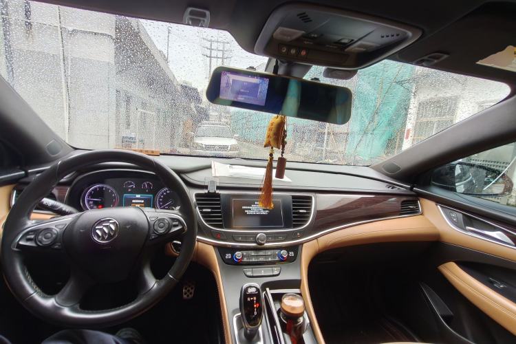 Used Buick LaCrosse 2016 28T Elite Model Center Console