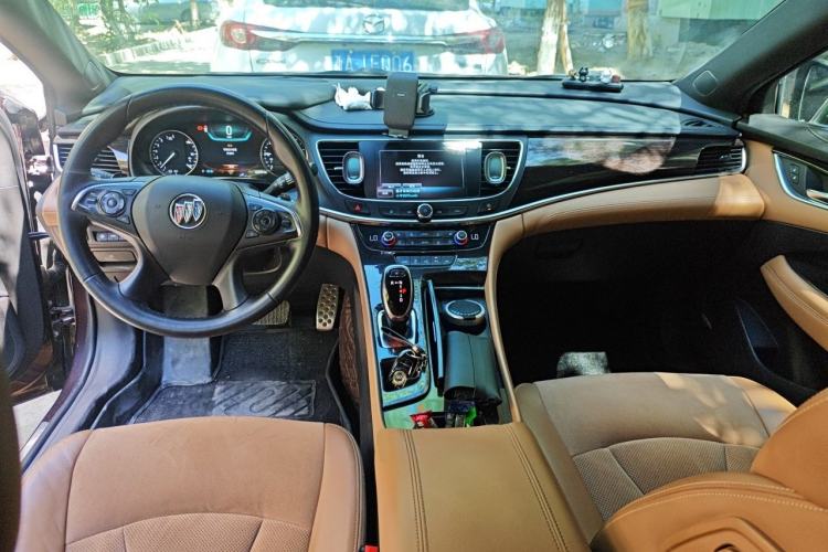Used Buick LaCrosse 2016 28T Luxury Version Center Console
