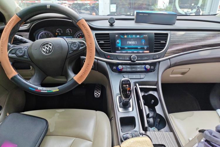 Used Buick LaCrosse 2016 20T Leading Model Center Console