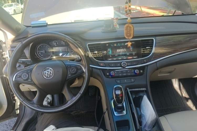 Used Buick LaCrosse 2016 Revised 20T Leading Edition Center Console