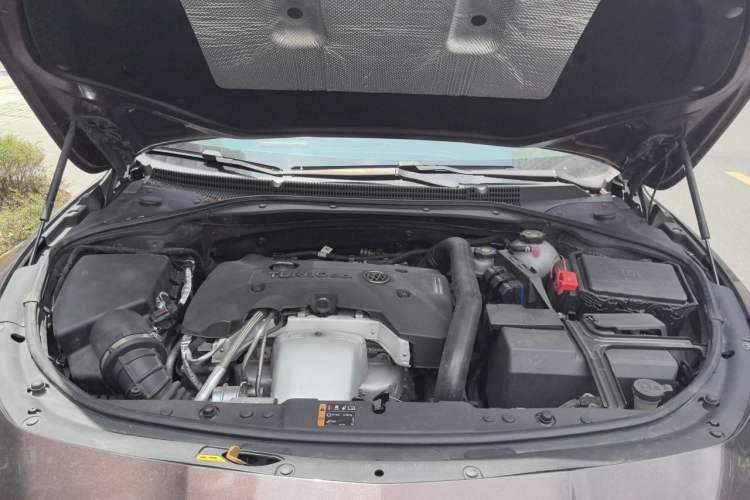 Used Buick LaCrosse 2016 28T Luxury Version Engine Bay