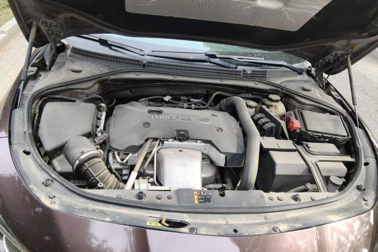 Used Buick LaCrosse 2016 28T Luxury Version Engine Bay