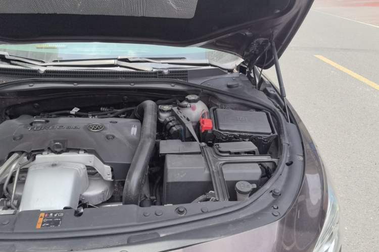 Used Buick LaCrosse 2016 28T Luxury Version Engine Bay Left