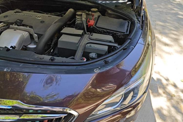 Used Buick LaCrosse 2016 28T Luxury Version Engine Bay Left