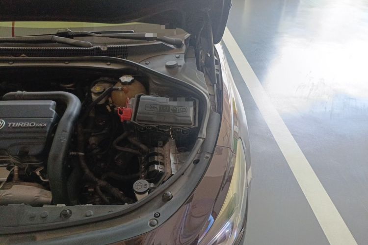 Used Buick LaCrosse 2016 20T Elite Edition Engine Bay Left