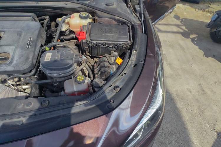 Used Buick LaCrosse 2016 30H Luxury Version Engine Bay Left