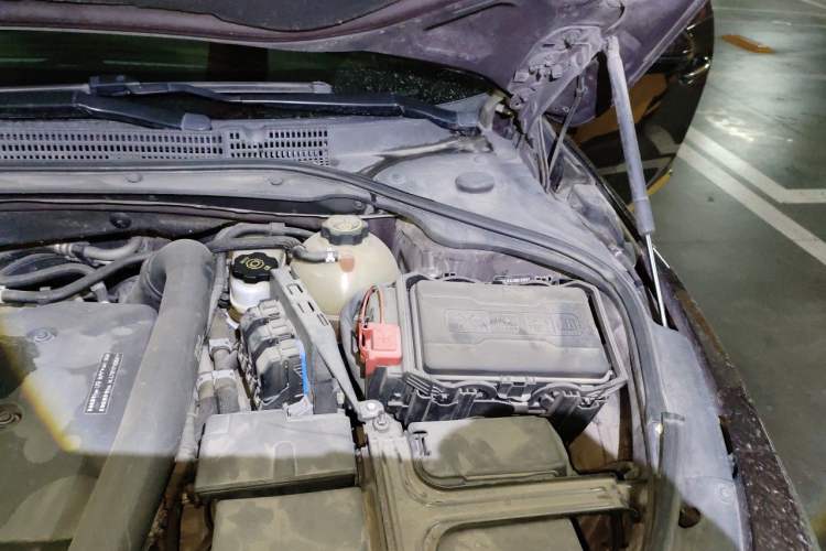 Used Buick LaCrosse 2016 28T Luxury Version Engine Bay Left